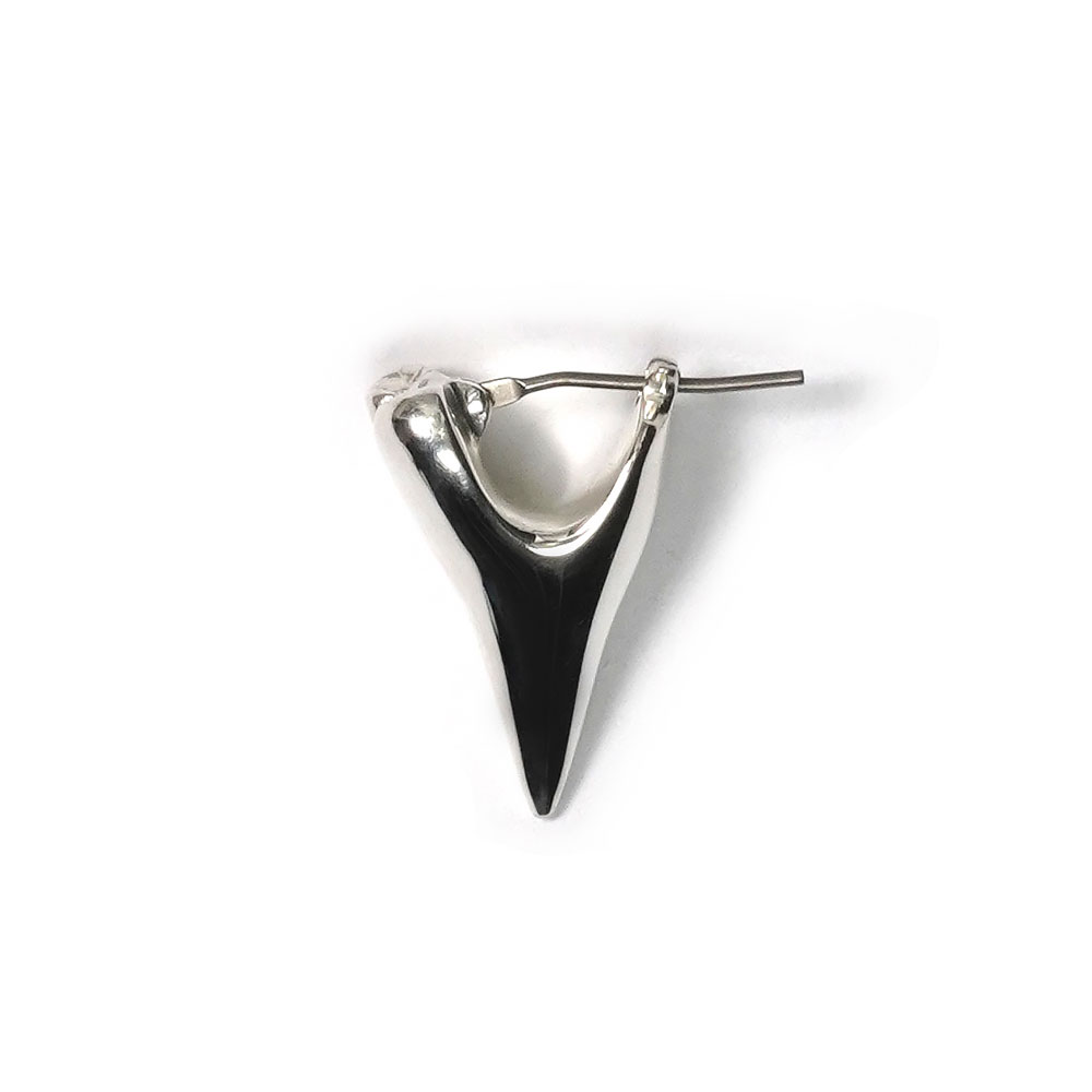 TEETH PIERCE SILVER