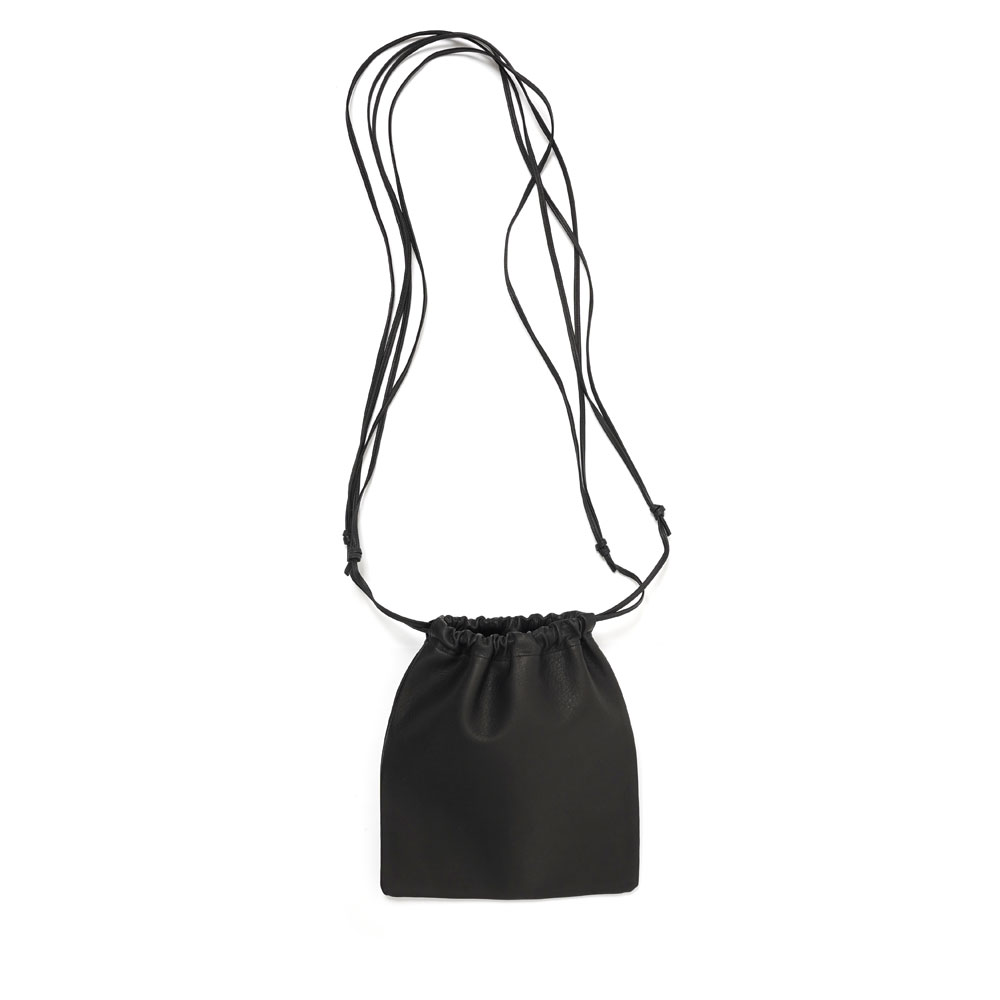 AETA LEATHER SMALL ROUND STRING POUCH  BLACK