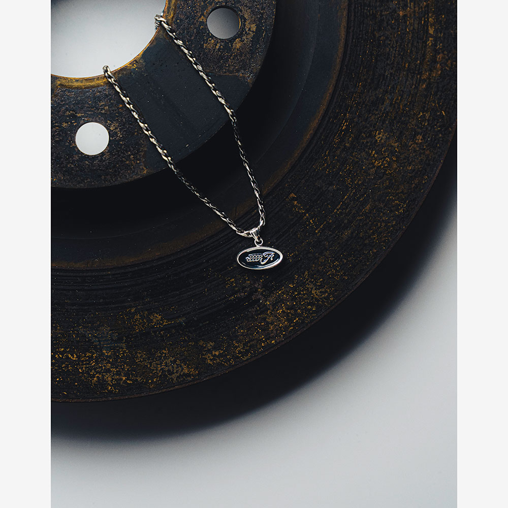 JKPT STORE / EMBLEM NECKLACE SILVER/NAVY